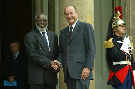 Le Président de la République, M.Jacques CHIRAC, accueille le président de la République de Namibie, M.Sam NUJOMA
